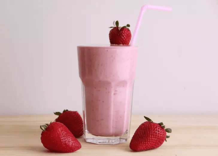 Muzlu Çilekli Milkshake / Milkshake with Strawberry & Banana